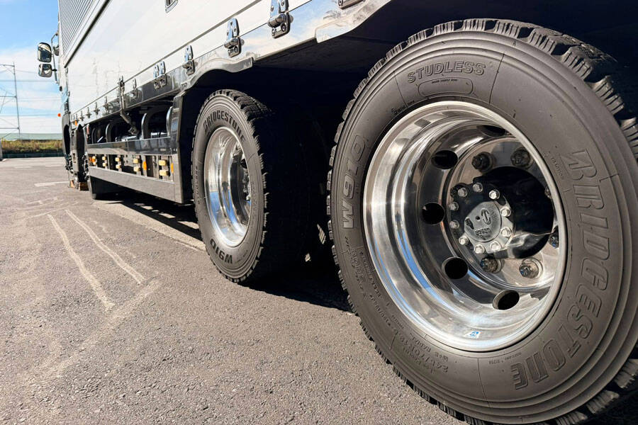 ホイール磨き（競争）